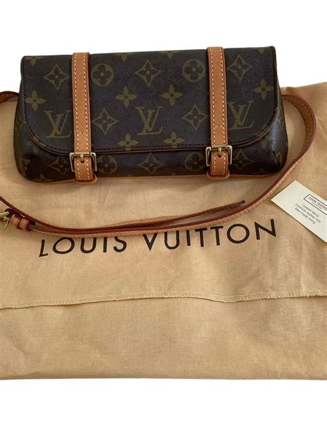 louis vuitton canvas monogram.